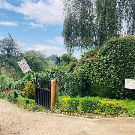 Yes Hostel Fort Portal Exterior foto